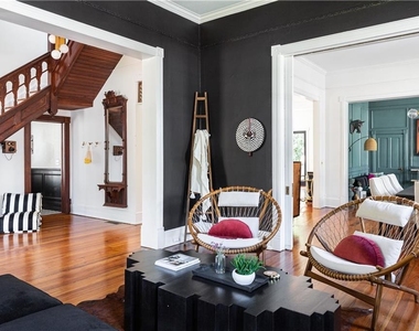 383 Park Avenue Se - Photo Thumbnail 3