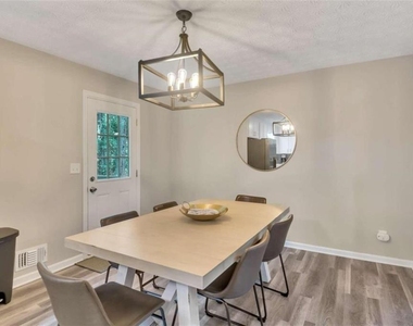 6340 Mccollum Lane - Photo Thumbnail 4