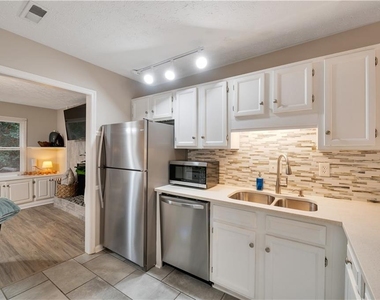 4542 Coopers Creek Place Se - Photo Thumbnail 9