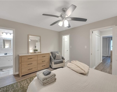 4542 Coopers Creek Place Se - Photo Thumbnail 7