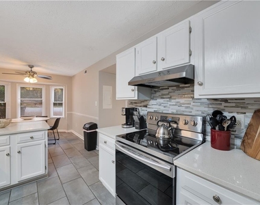 4542 Coopers Creek Place Se - Photo Thumbnail 6