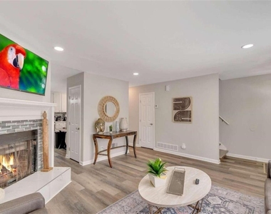 2101 Valley Oaks Drive Se - Photo Thumbnail 2