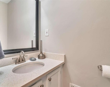 2101 Valley Oaks Drive Se - Photo Thumbnail 5