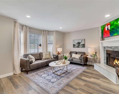 2101 Valley Oaks Drive Se - Photo Thumbnail 3