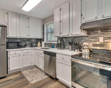 2099 Valley Oaks Drive Se - Photo Thumbnail 7