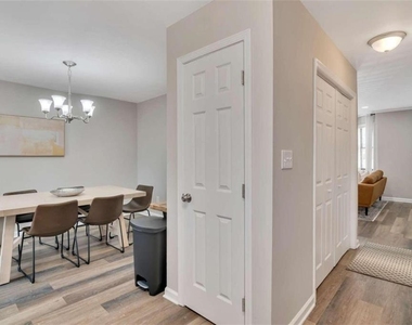 2099 Valley Oaks Drive Se - Photo Thumbnail 9