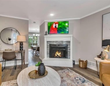2099 Valley Oaks Drive Se - Photo Thumbnail 2