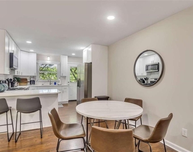 1386 Sandtown Road Sw - Photo Thumbnail 5