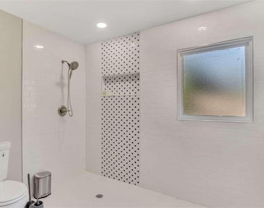 1386 Sandtown Road Sw - Photo Thumbnail 9