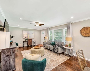 1376 Sandtown Road Sw - Photo Thumbnail 4