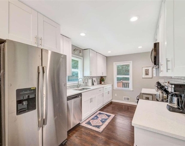 1376 Sandtown Road Sw - Photo Thumbnail 10