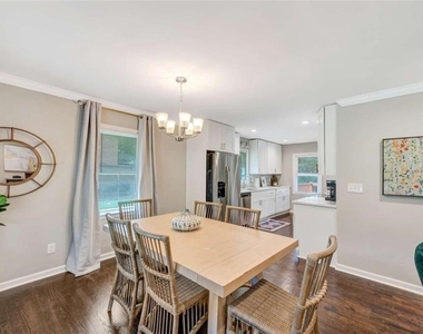 1376 Sandtown Road Sw - Photo Thumbnail 9