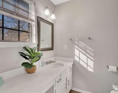 1200 Falling Water Drive Se - Photo Thumbnail 8