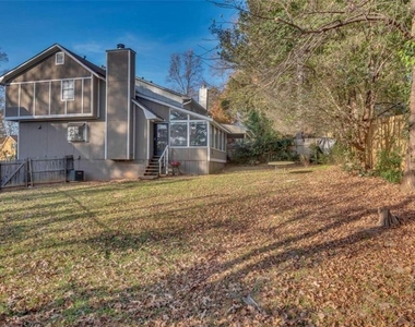 1200 Falling Water Drive Se - Photo Thumbnail 21