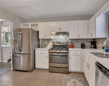 1200 Falling Water Drive Se - Photo Thumbnail 6