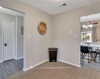 1200 Falling Water Drive Se - Photo Thumbnail 12