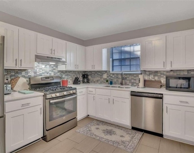 1200 Falling Water Drive Se - Photo Thumbnail 5