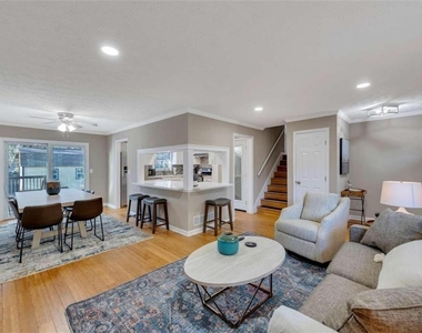 5005 Maryland Drive - Photo Thumbnail 3