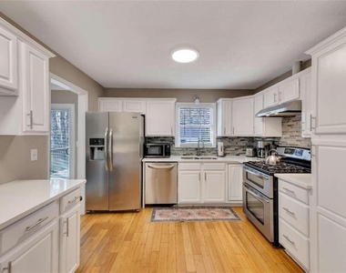 5005 Maryland Drive - Photo Thumbnail 10