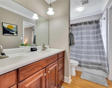 5005 Maryland Drive - Photo Thumbnail 11