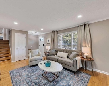 5005 Maryland Drive - Photo Thumbnail 4