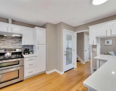 5005 Maryland Drive - Photo Thumbnail 9