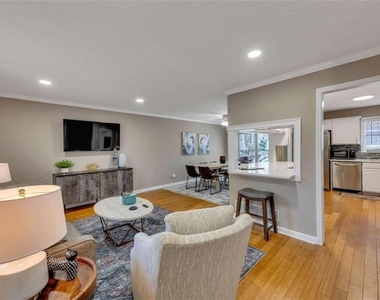5005 Maryland Drive - Photo Thumbnail 2