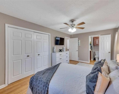 5005 Maryland Drive - Photo Thumbnail 12