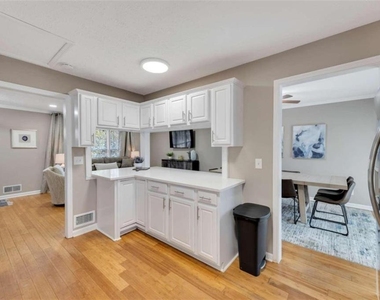 5005 Maryland Drive - Photo Thumbnail 8
