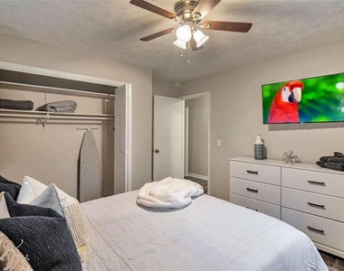 4145 Dustin Drive - Photo Thumbnail 16