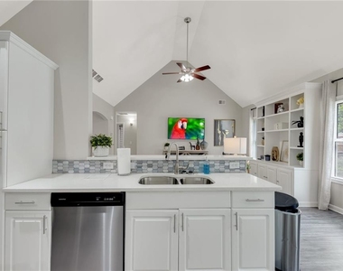 4669 Emerald Willow Drive - Photo Thumbnail 7