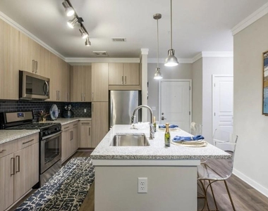 1455 Spring Road Se - Photo Thumbnail 3
