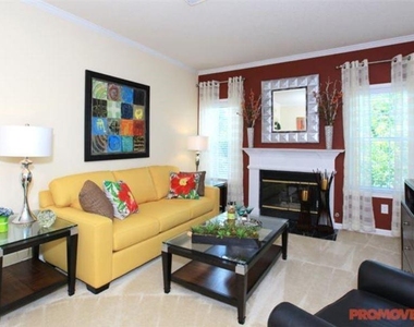 2124 Gables Drive - Photo Thumbnail 3