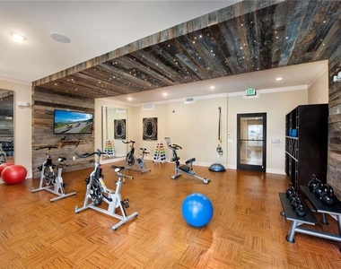 400 Belmont Place - Photo Thumbnail 9