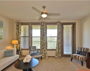 880 Glenwood Avenue - Photo Thumbnail 5