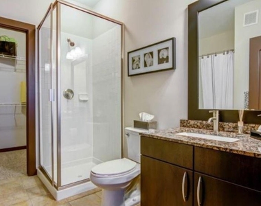 880 Glenwood Avenue - Photo Thumbnail 13