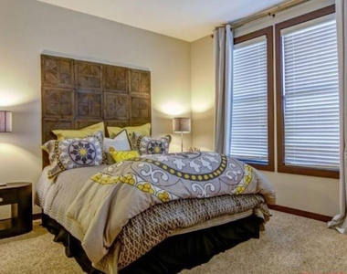 880 Glenwood Avenue - Photo Thumbnail 9