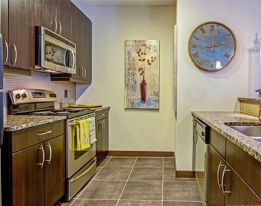 880 Glenwood Avenue - Photo Thumbnail 1