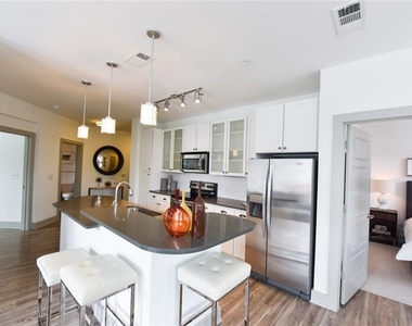 1213 Avalon Boulevard - Photo Thumbnail 8