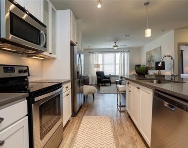 1213 Avalon Boulevard - Photo Thumbnail 5