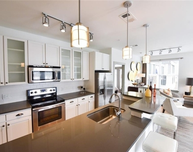 1213 Avalon Boulevard - Photo Thumbnail 6