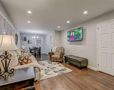 3041 Pasadena Drive - Photo Thumbnail 1