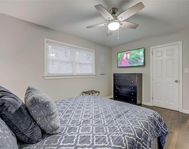 3041 Pasadena Drive - Photo Thumbnail 11