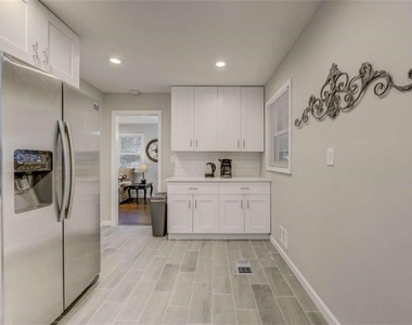 3041 Pasadena Drive - Photo Thumbnail 9