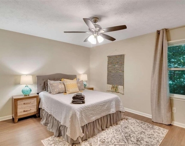 4543 Coopers Creek Place Se - Photo Thumbnail 13