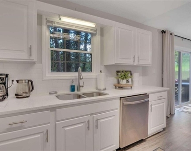 302 Hidden Court - Photo Thumbnail 8