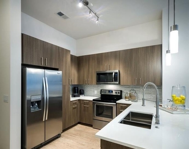 400 Pharr Road Ne - Photo Thumbnail 1