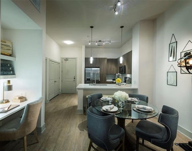 400 Pharr Road Ne - Photo Thumbnail 2