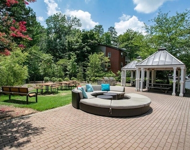 100 Ashford Gables Drive - Photo Thumbnail 21