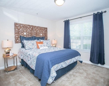 100 Ashford Gables Drive - Photo Thumbnail 8
